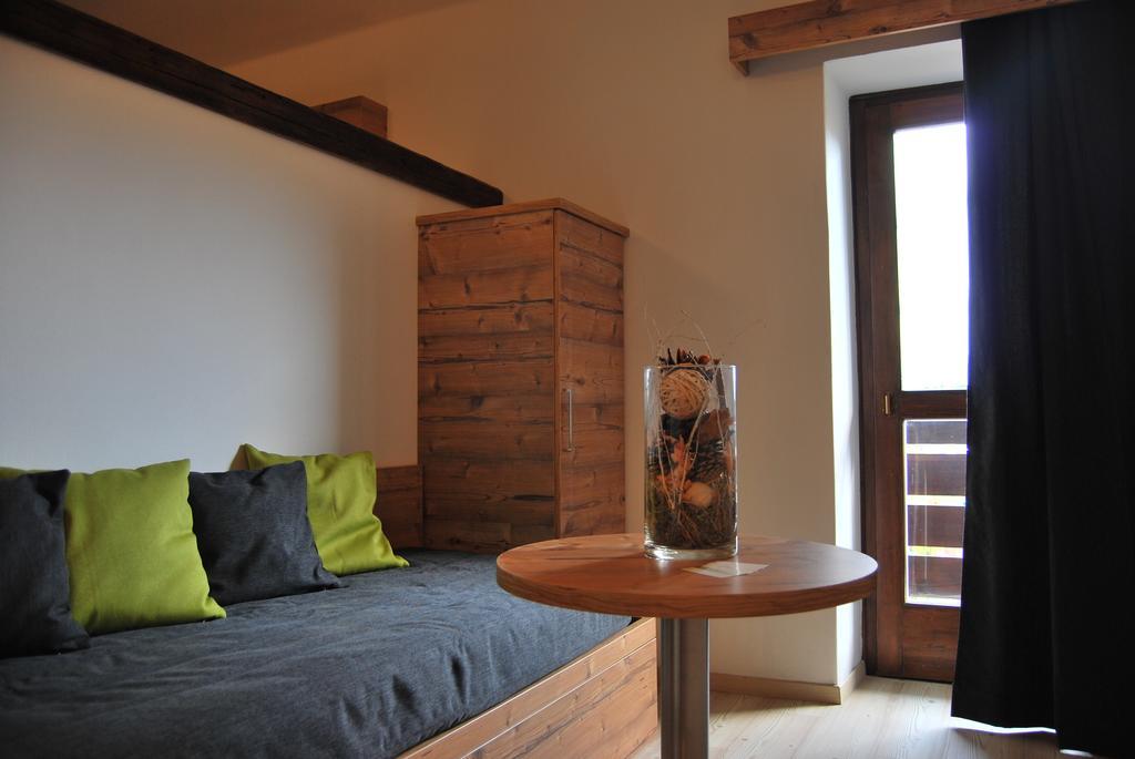 Hotel Alla Rocca Varena Szoba fotó